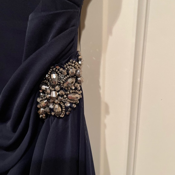 Formal dress - Picture 2 of 4